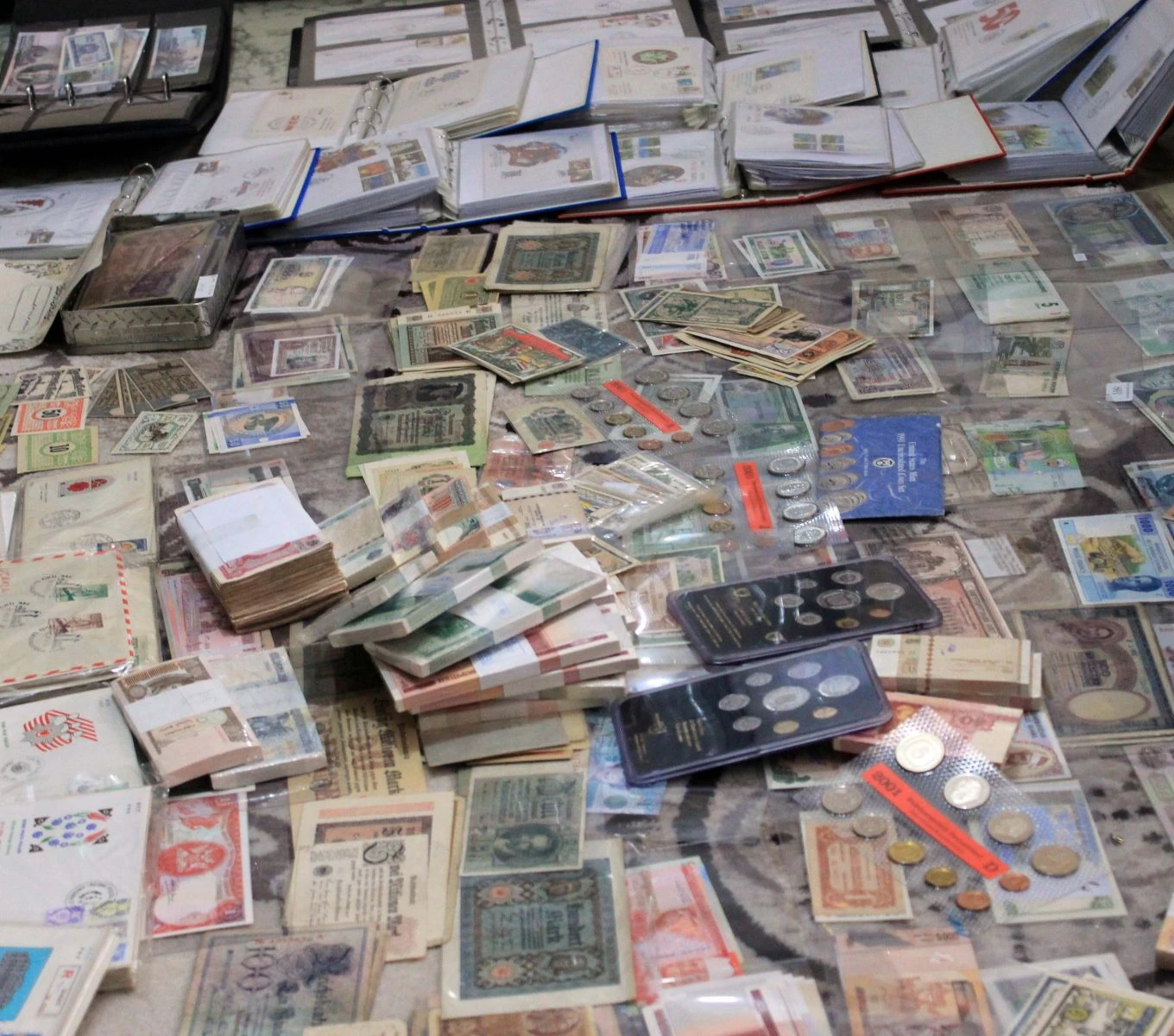 160 ülkeye ait 6 bin çeşit para biriktirdi