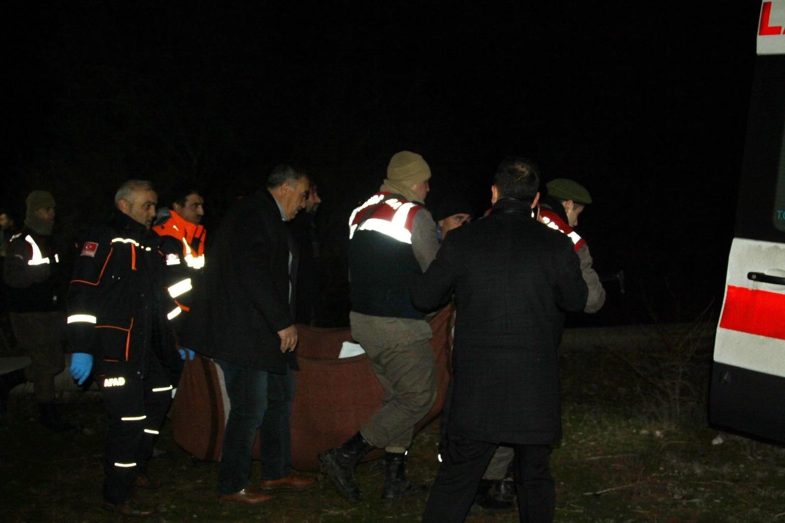 Çankırı'da av dönüşü nehirde kaybolan genç aranıyor