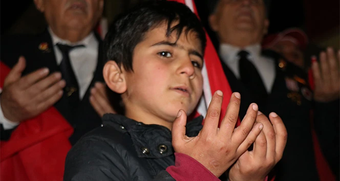 'Mehmetçiğe' destek için dualarla sınır bölgesine gittiler