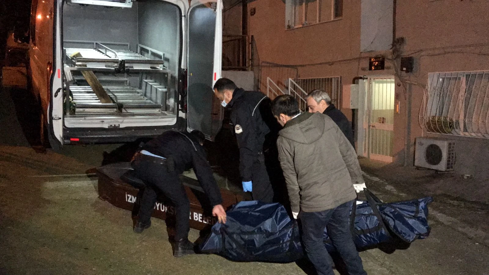 İzmir’de şüpheli ölüm
