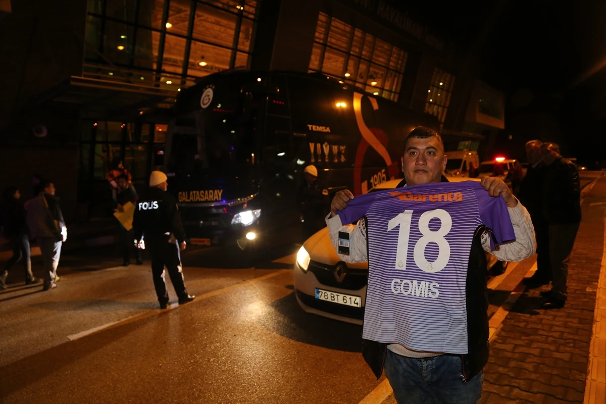Galatasaray, Karabükspor galibiyeti sonrası İstanbul'a döndü