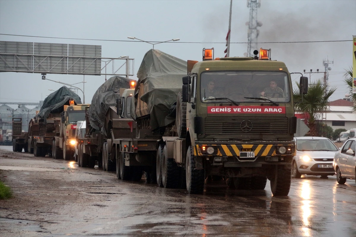 Suriye sınırına askeri sevkiyat sürüyor