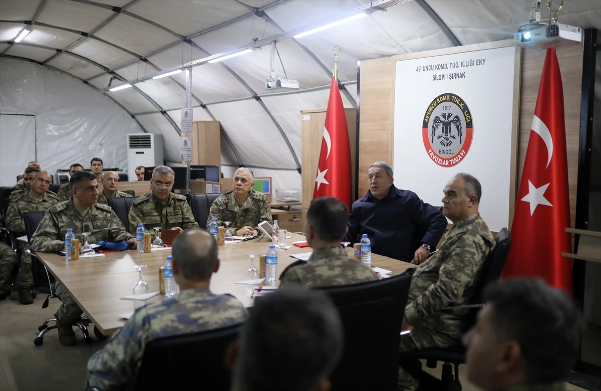 Bakan Akar'dan Irak sınırında teröristlere mesaj! Kurtuluşunuz yok