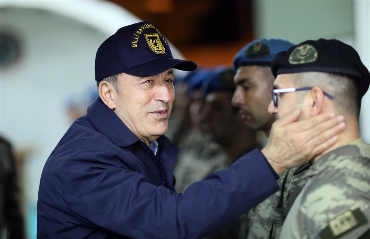 Bakan Akar'dan Irak sınırında teröristlere mesaj! Kurtuluşunuz yok