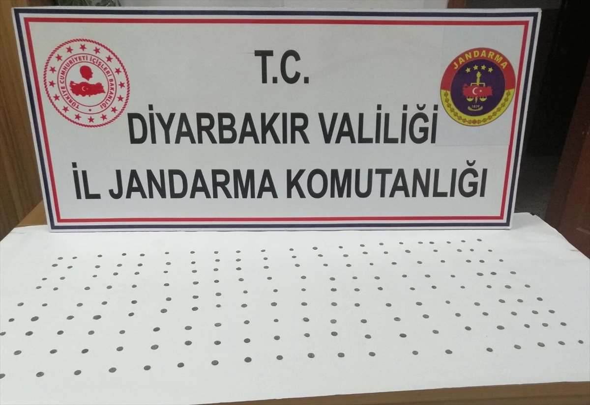 Diyarbakır'da Roma dönemine ait 180 sikke ele geçirildi
