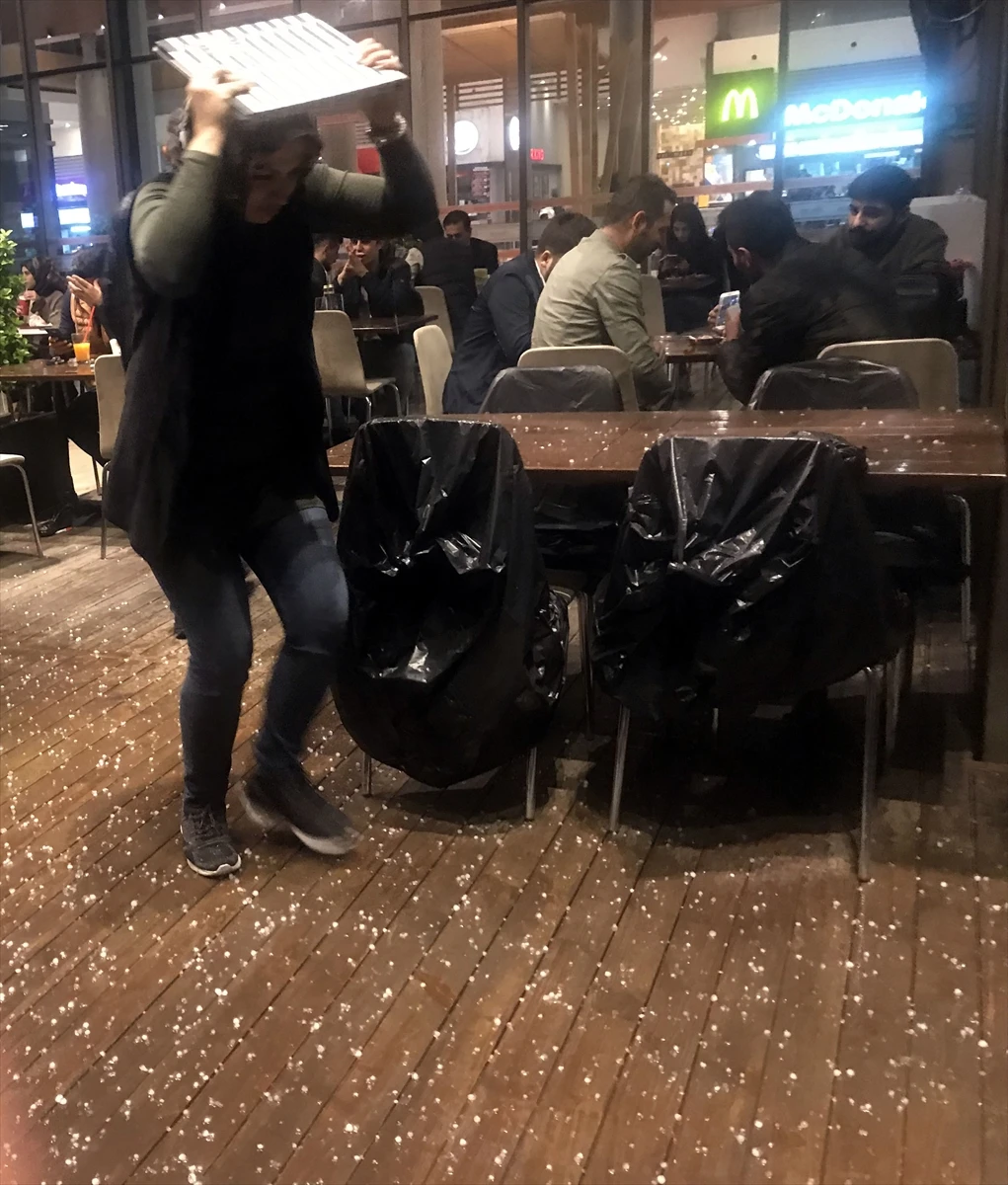 Kahramanmaraş'ta dolu ve sağanak hayatı felç etti