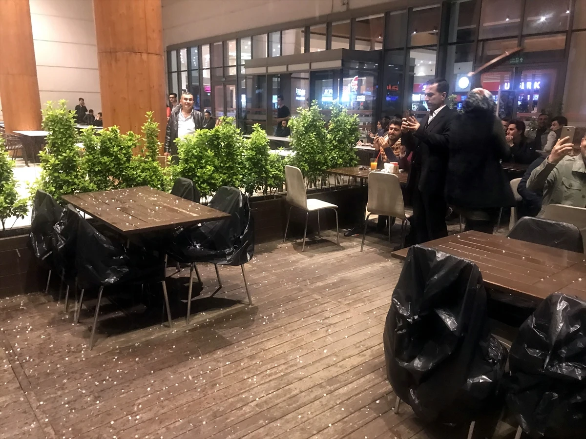 Kahramanmaraş'ta dolu ve sağanak hayatı felç etti