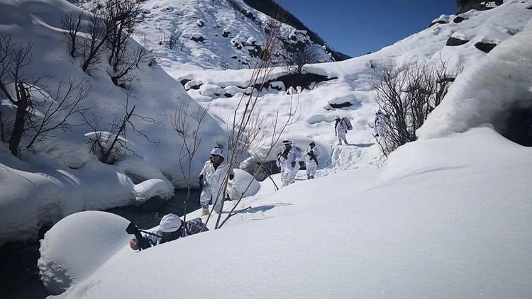Jandarmadan teröristlere amansız takip