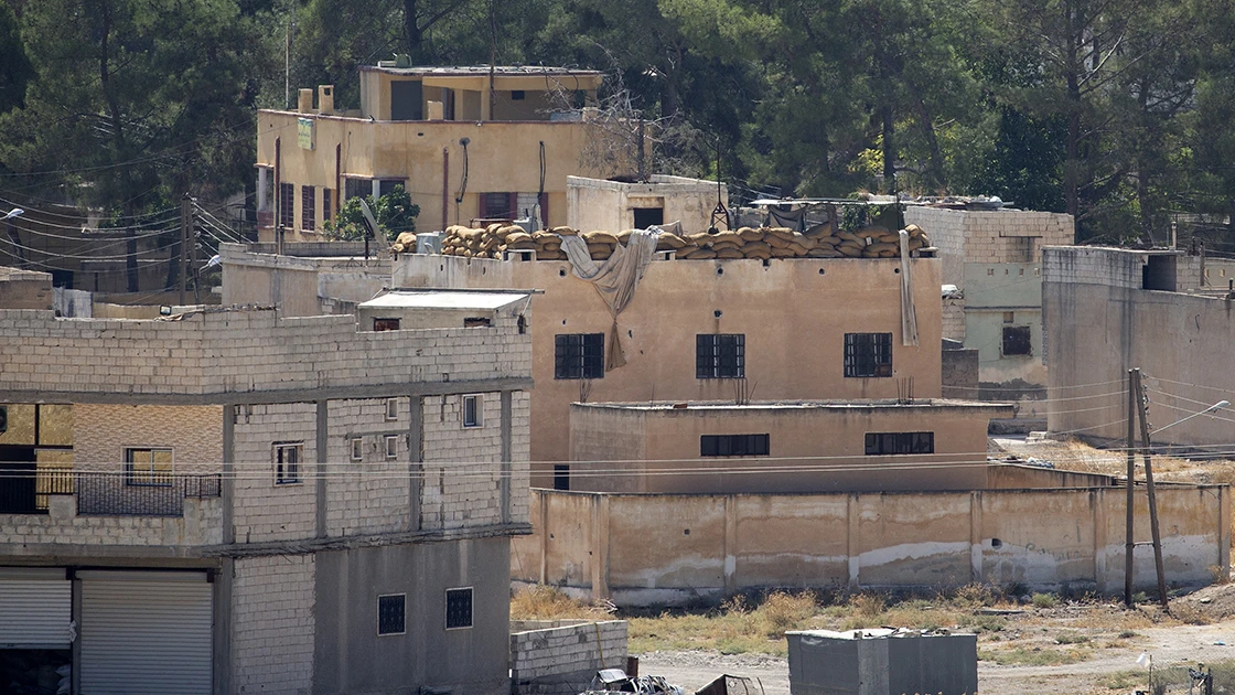 Terör örgütü PKK/PYD tünel ve mevzi kazmayı sürdürüyor