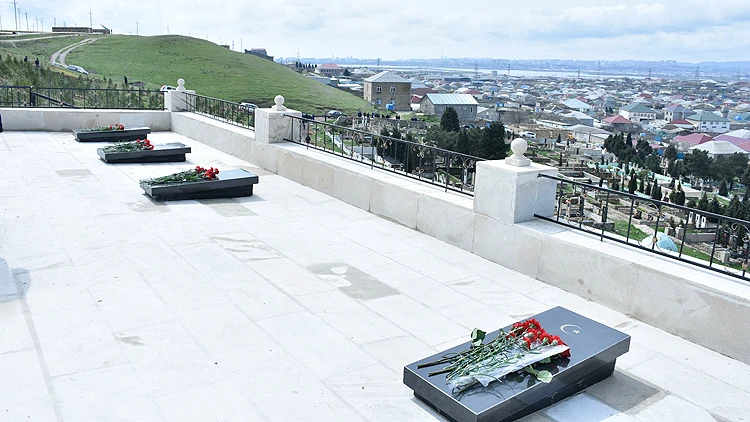 Azerbaycan'da Osmanlı şehitleri için anıt yaptırıldı