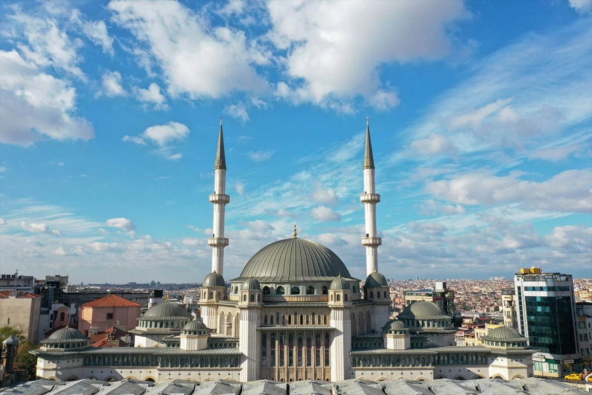 Taksim'e yapılan cami ramazanda açılacak