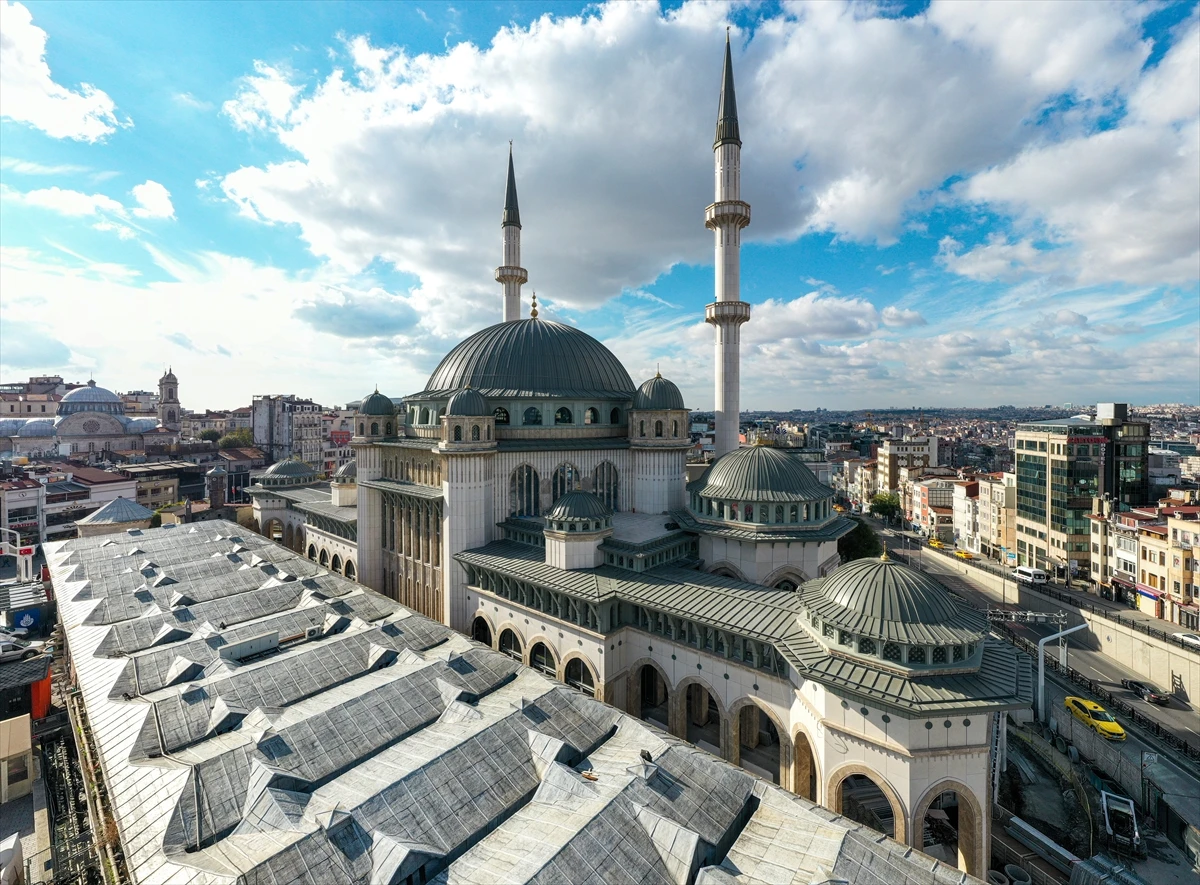 Taksim'e yapılan cami ramazanda açılacak