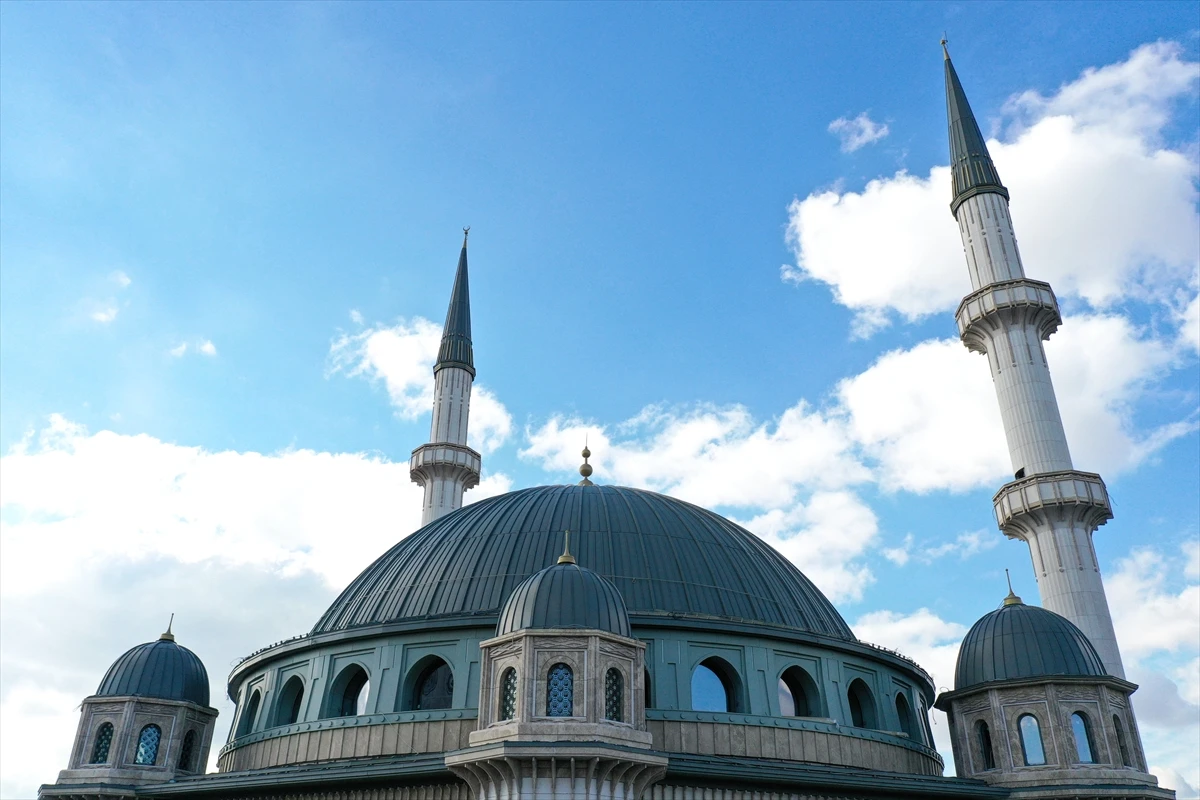 Taksim'e yapılan cami ramazanda açılacak