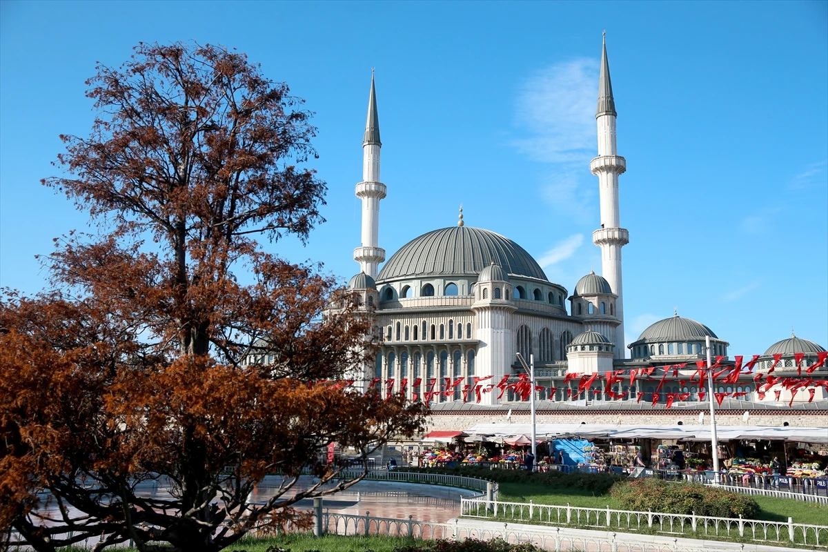 Taksim'e yapılan cami ramazanda açılacak