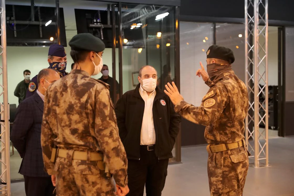 Bakan Varank 'hücre evi simülasyonlu' sanal operasyona katıldı