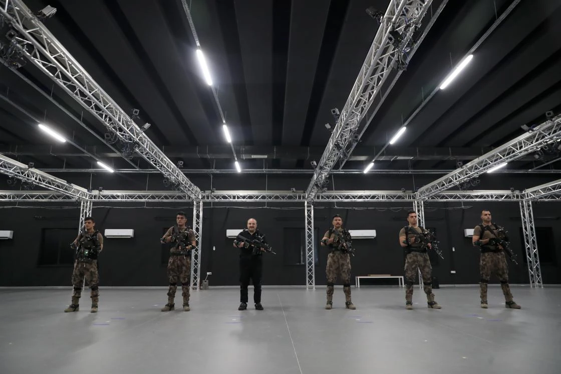 Bakan Varank 'hücre evi simülasyonlu' sanal operasyona katıldı