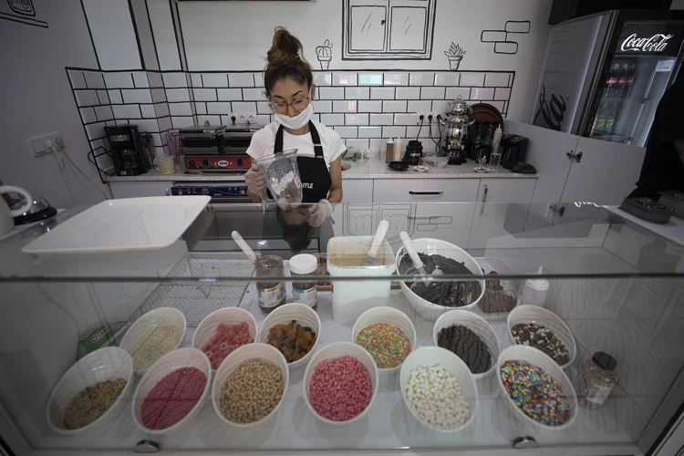 Düğünleri için ayırdıkları parayla hayallerindeki iş yerini açtılar