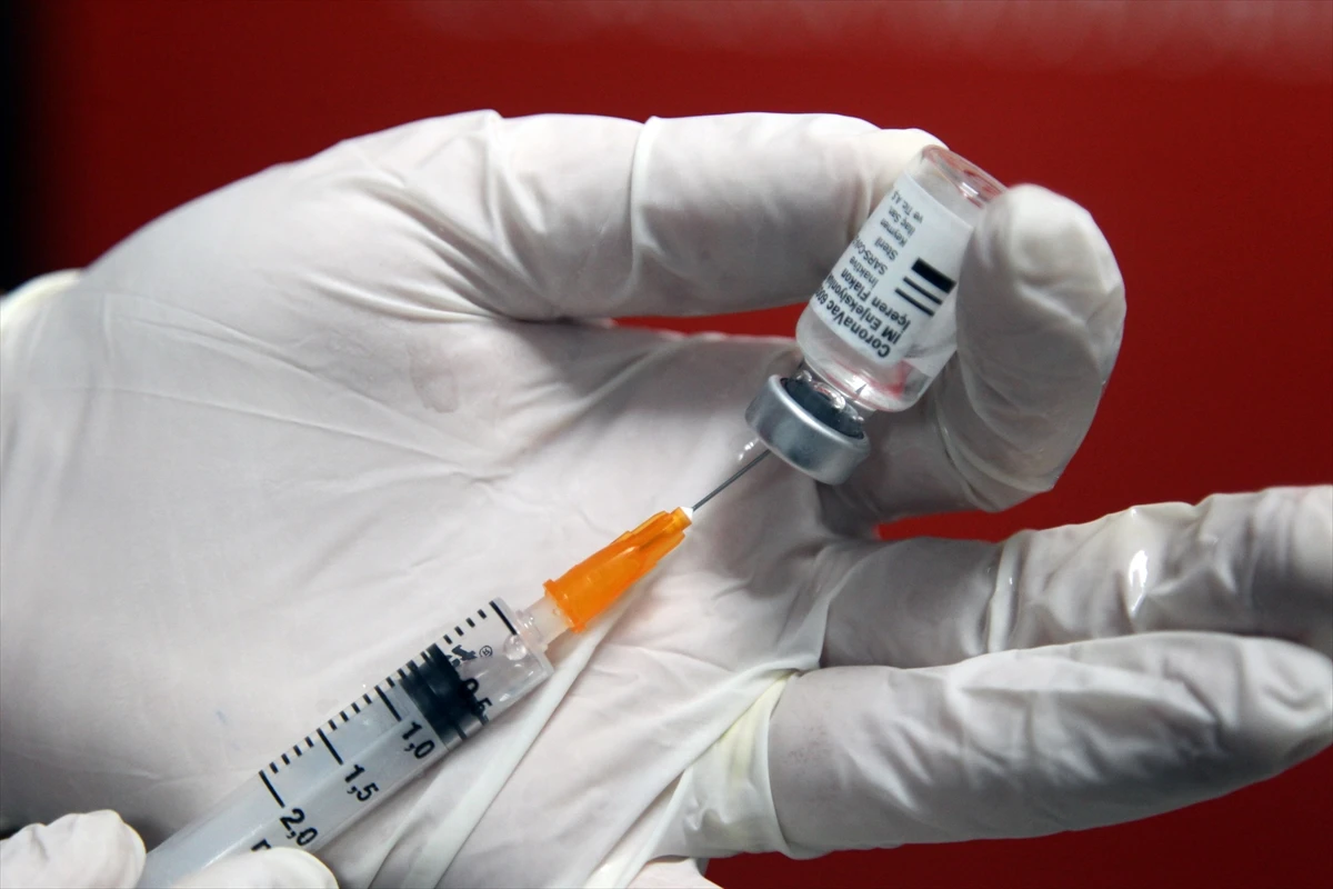 İftardan sonra aşılama devam ediyor