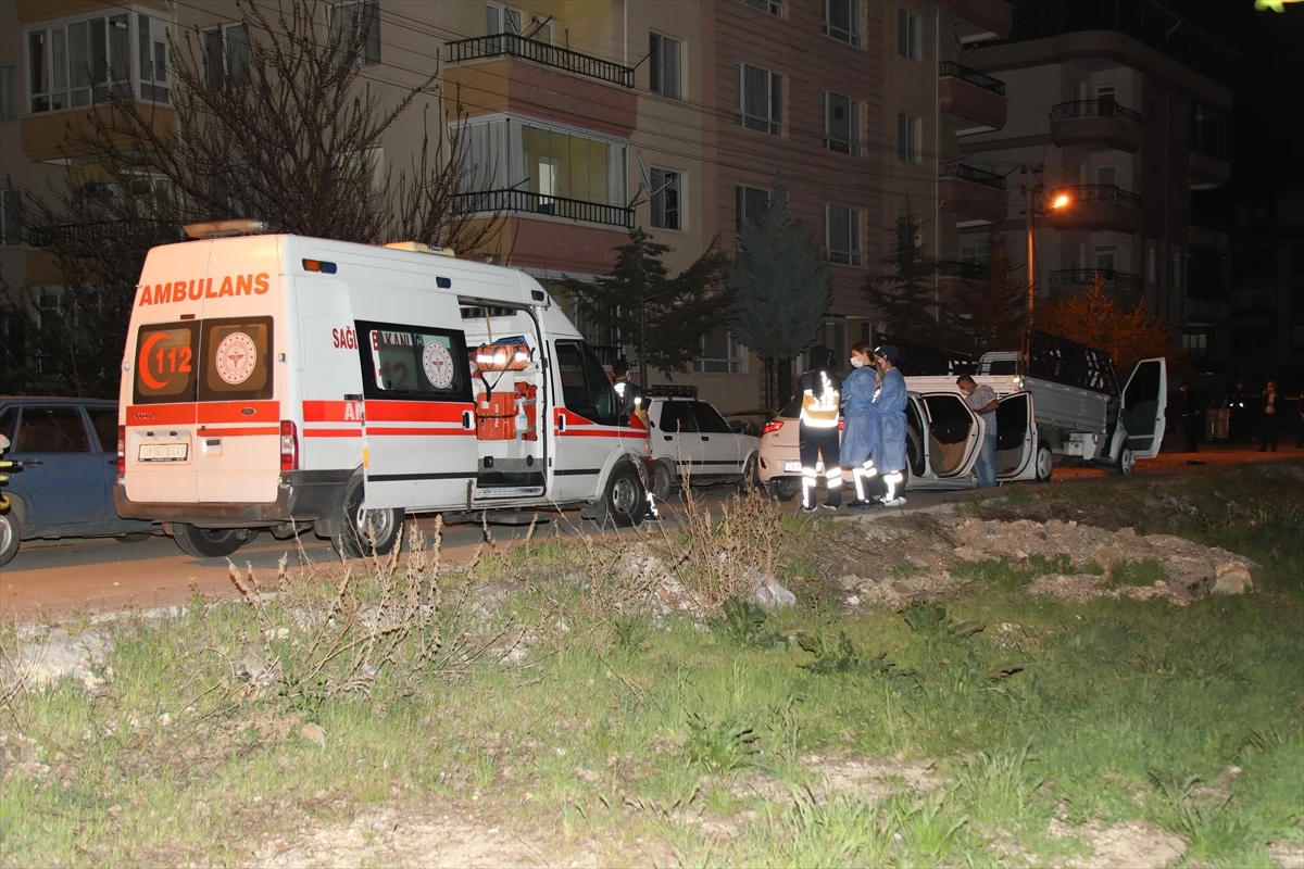 Eski kayınbiraderi ile eşini yaralayıp intihar etti