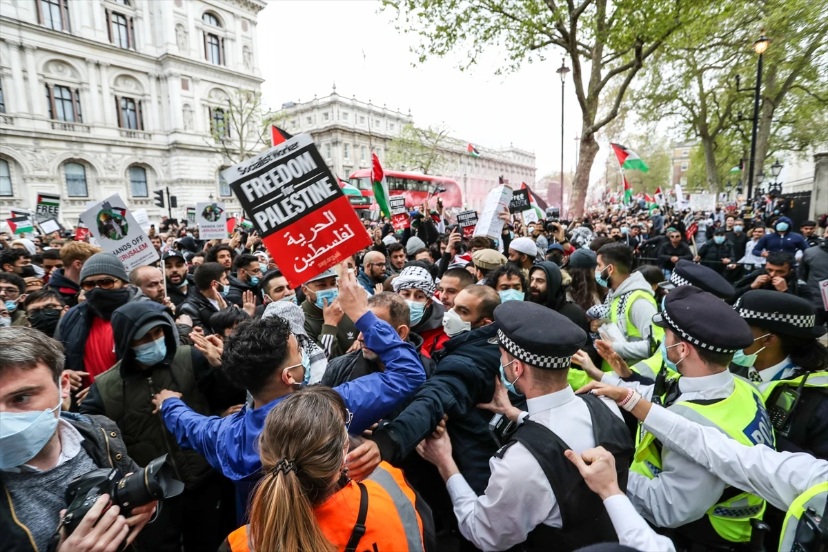 İngiliz milletvekili İsrail karşıtı göstericilere hakaret etti