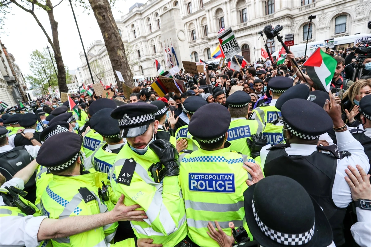 İngiliz milletvekili İsrail karşıtı göstericilere hakaret etti