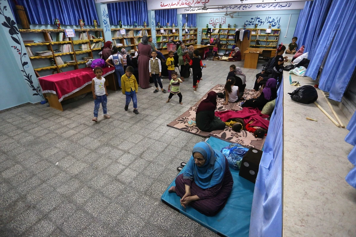 Filistinliler okullara sığındı