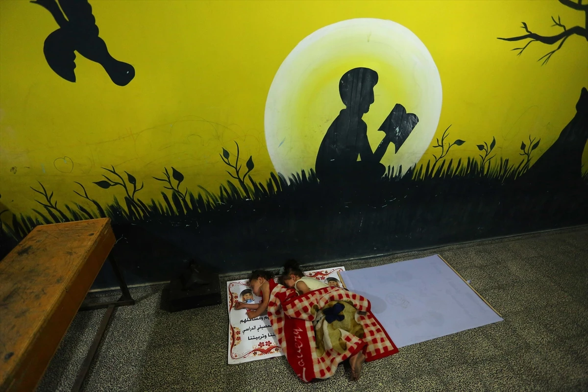 Filistinliler okullara sığındı