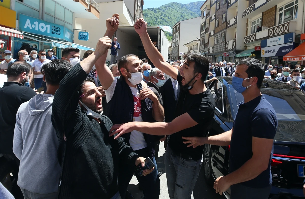 Rize'de Akşener’e CHP-PKK tepkisi