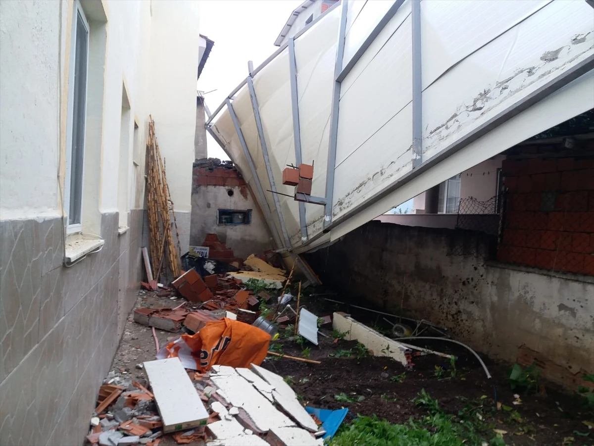 Ayvalık’ı fırtına vurdu