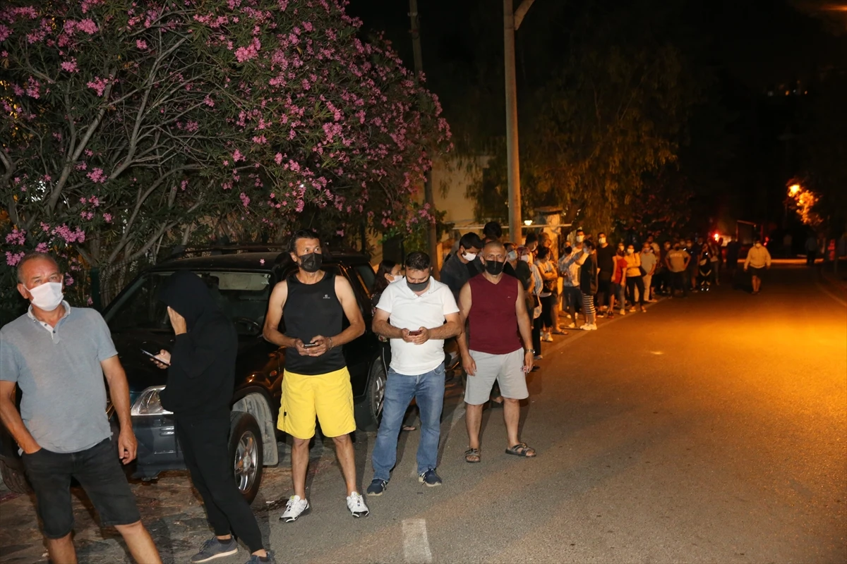 Hastanelerde aşı kuyruğu: Gece boyunca devam etti