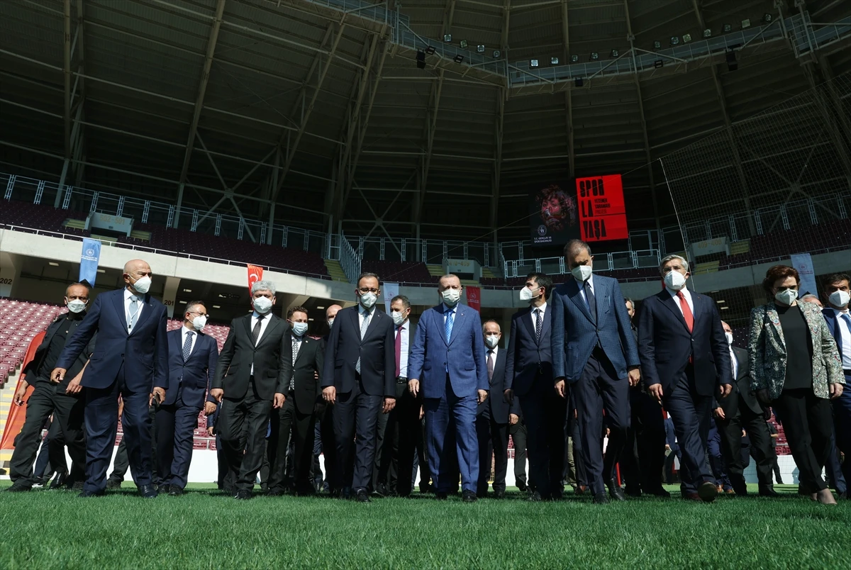 Cumhurbaşkanı Erdoğan: Biz eserlerimizle konuşuyoruz