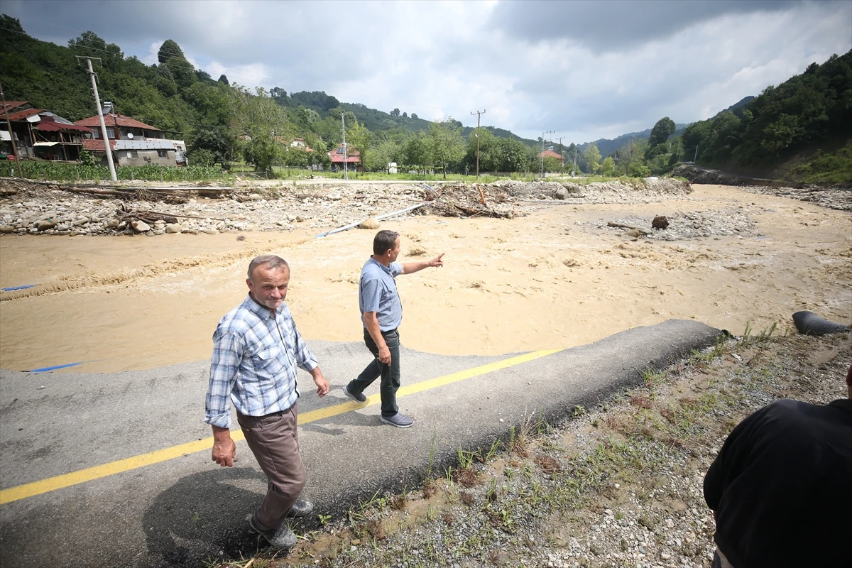 Sel felaketinde babasını kaybeden kızın feryadı yürekleri dağladı