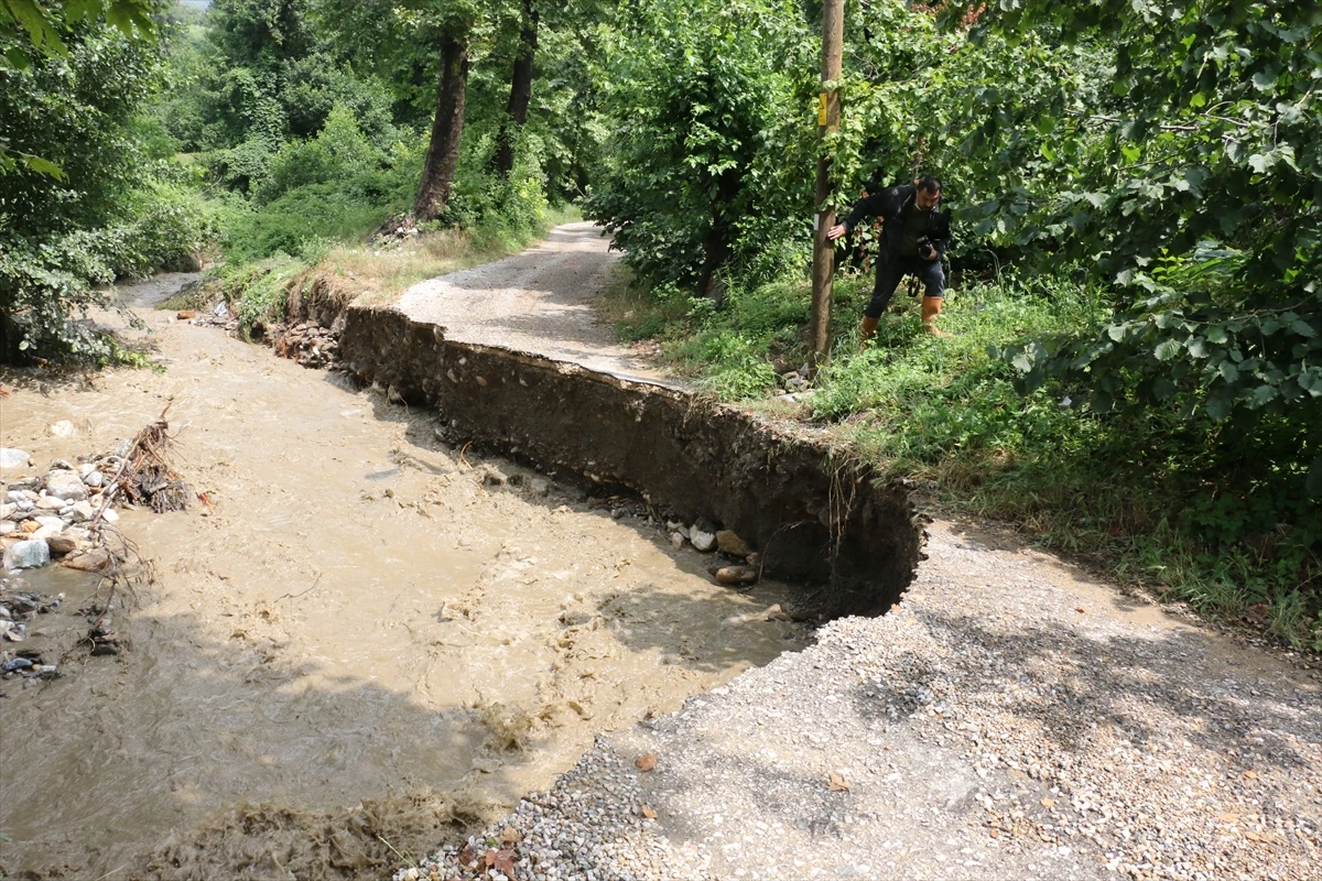 Sel felaketinde babasını kaybeden kızın feryadı yürekleri dağladı