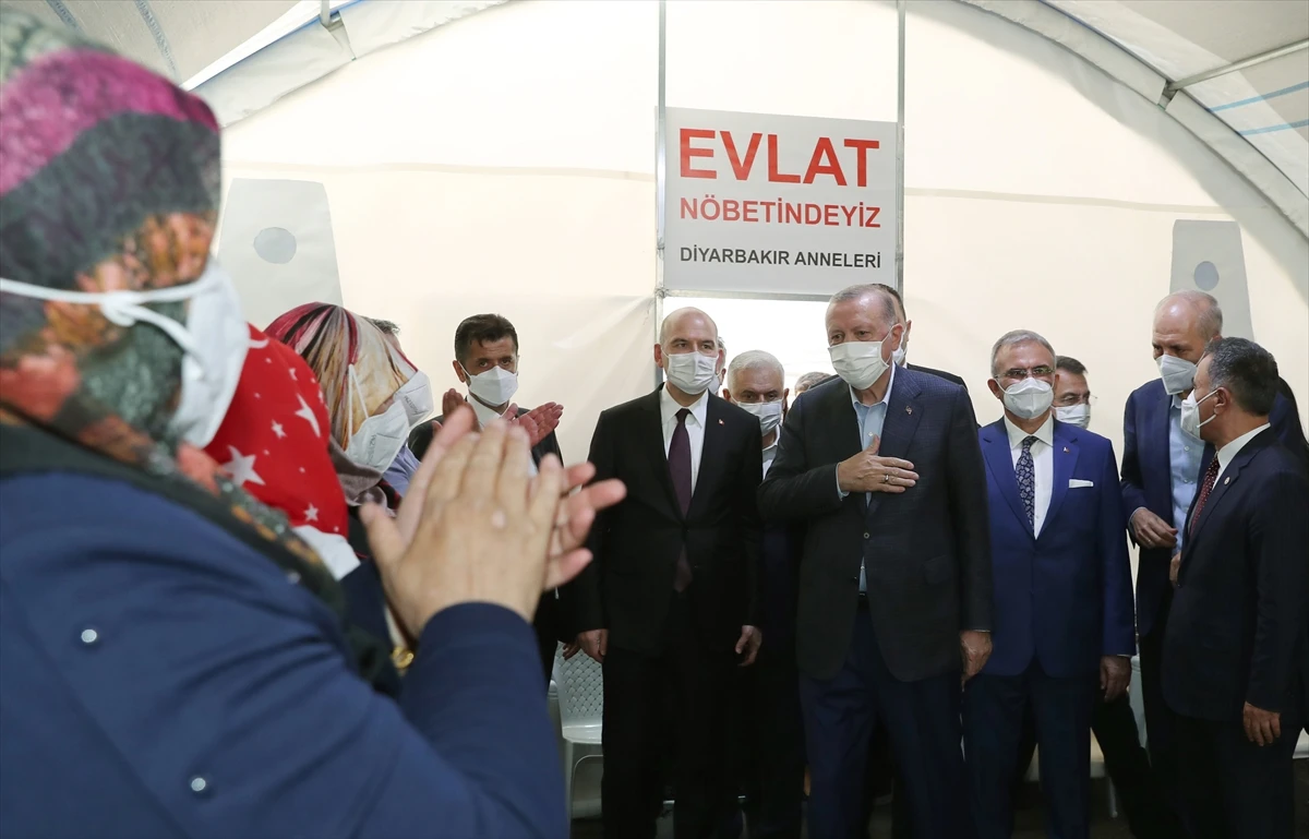 Erdoğan'dan Diyarbakır annelerine ziyaret: Sizlerin acısı bizim acımızdır