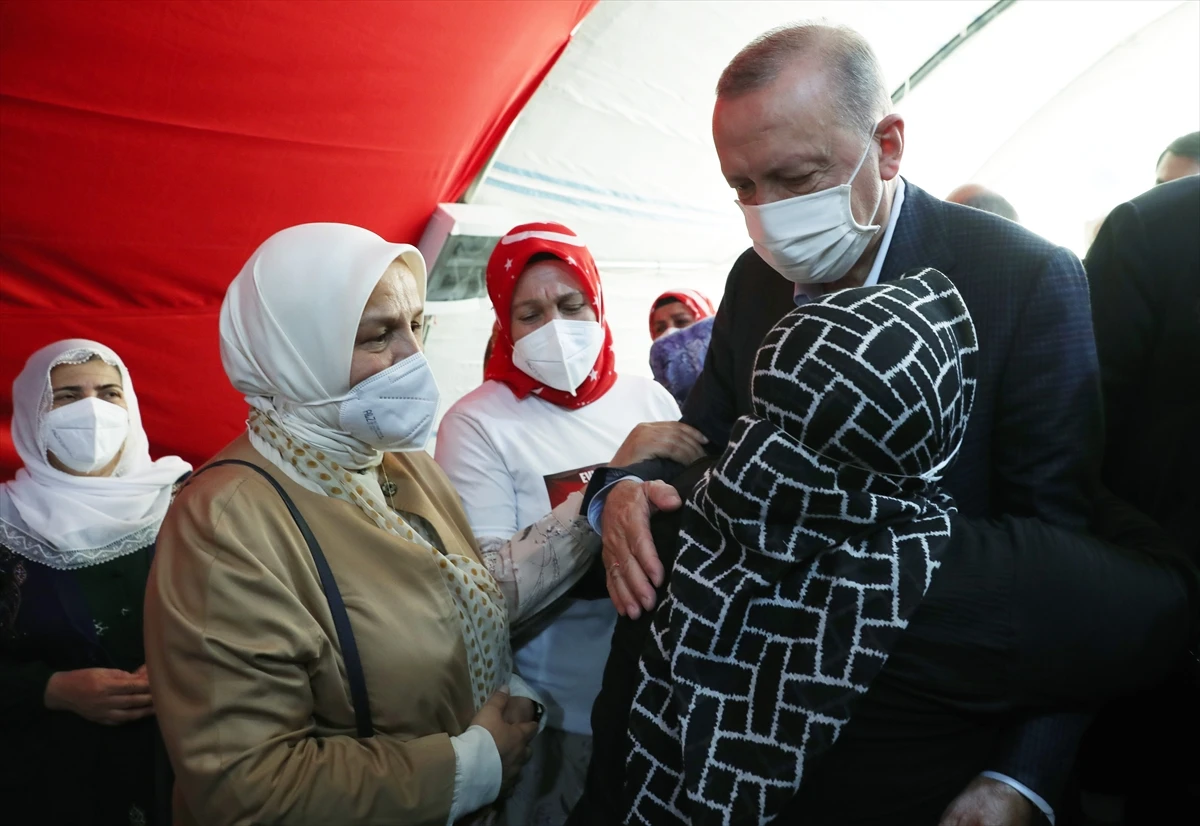 Erdoğan'dan Diyarbakır annelerine ziyaret: Sizlerin acısı bizim acımızdır