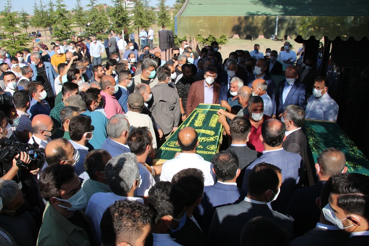 Konya'da öldürülen aile son yolculuğuna uğurlandı