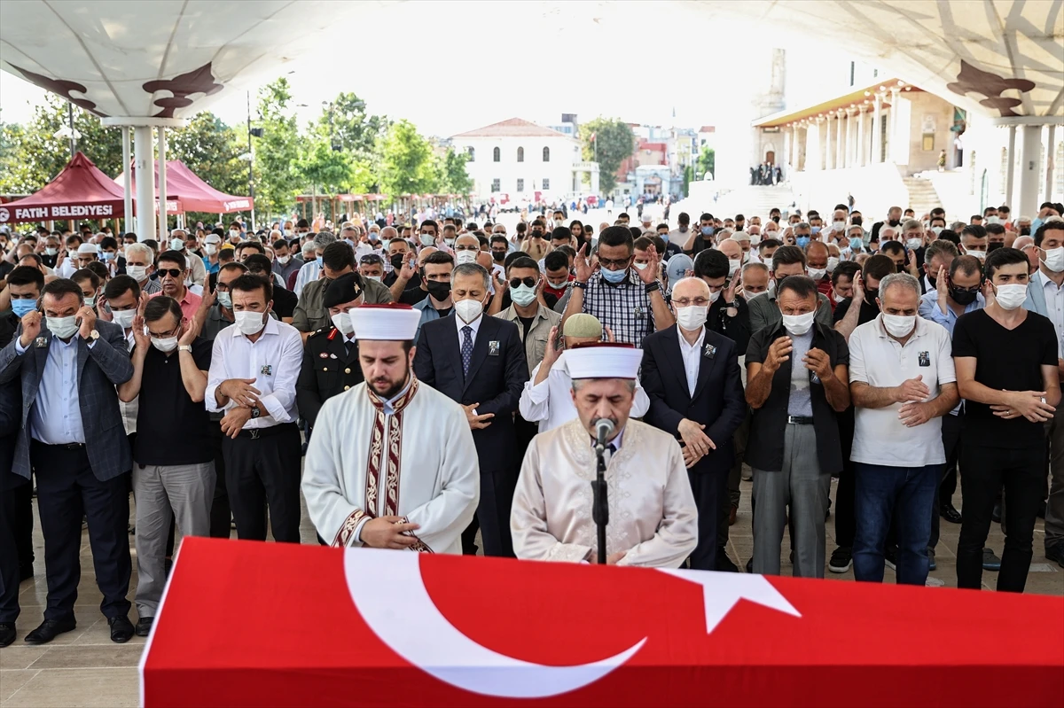 Eski Sakarya Valisi Hüseyin Avni Coş son yolculuğuna uğurlandı
