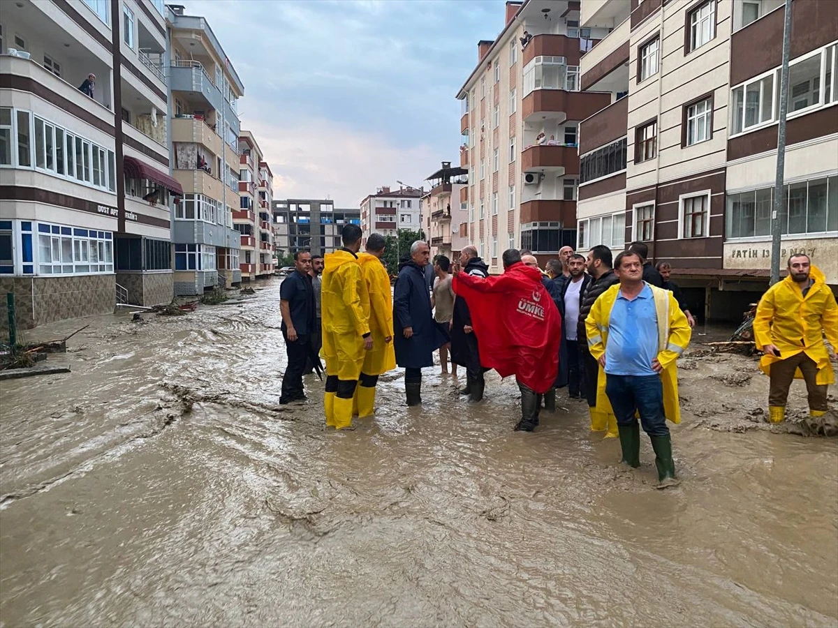 Sel sonrası Bozkurt ilçesi savaş alanına döndü