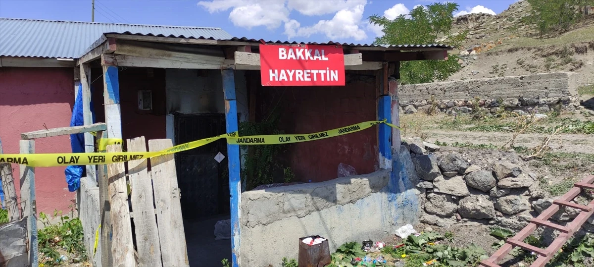 81 yaşındaki bakkalcıyı öldürüp dükkanı ateşe verdiler