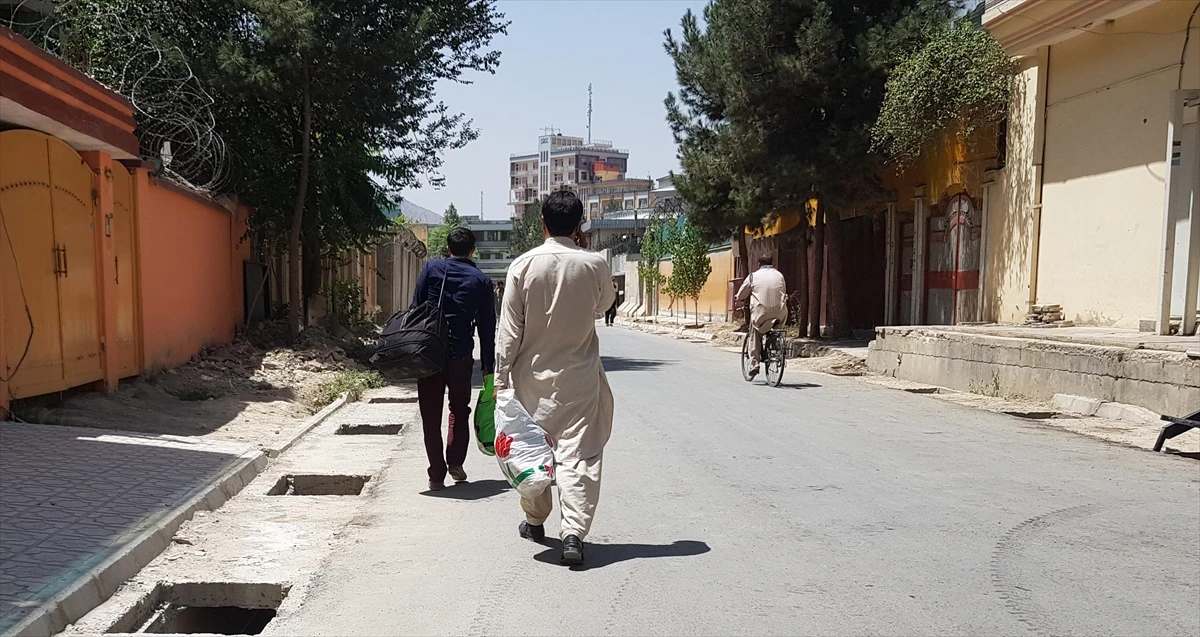 Son dakika! Taliban kadın haklarına saygı göstereceğini belirtti