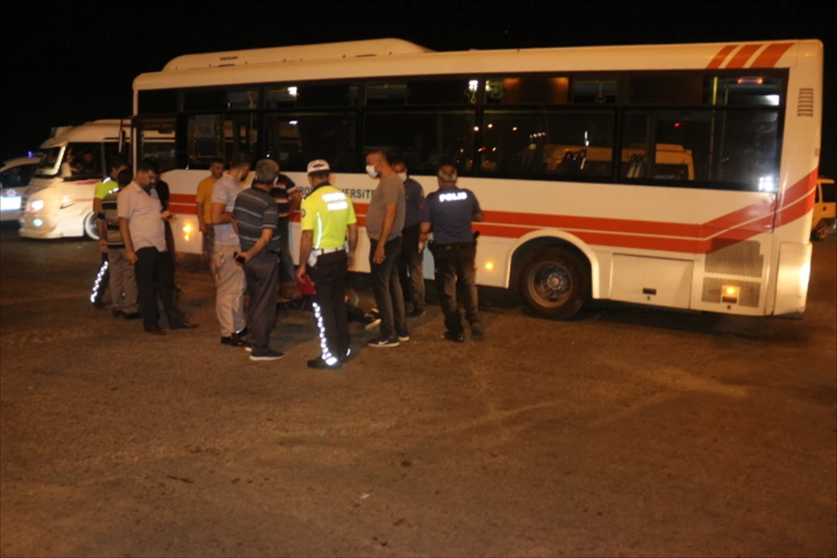 İlahi adalet: Arkadaşını boğazından bıçakladı, kaçarken otobüs çarptı