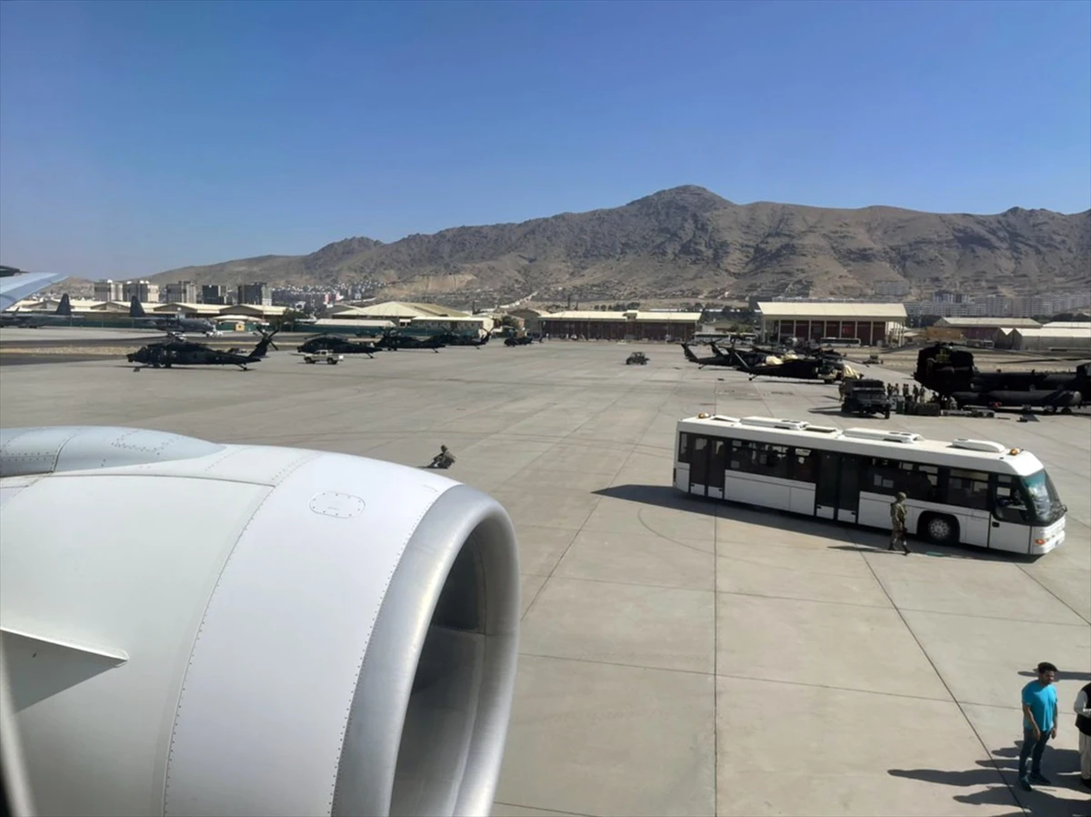 Son dakika! ABD ve Türk askeri sahada: Kabil Havalimanı'ndaki kalabalık dağıtılıyor