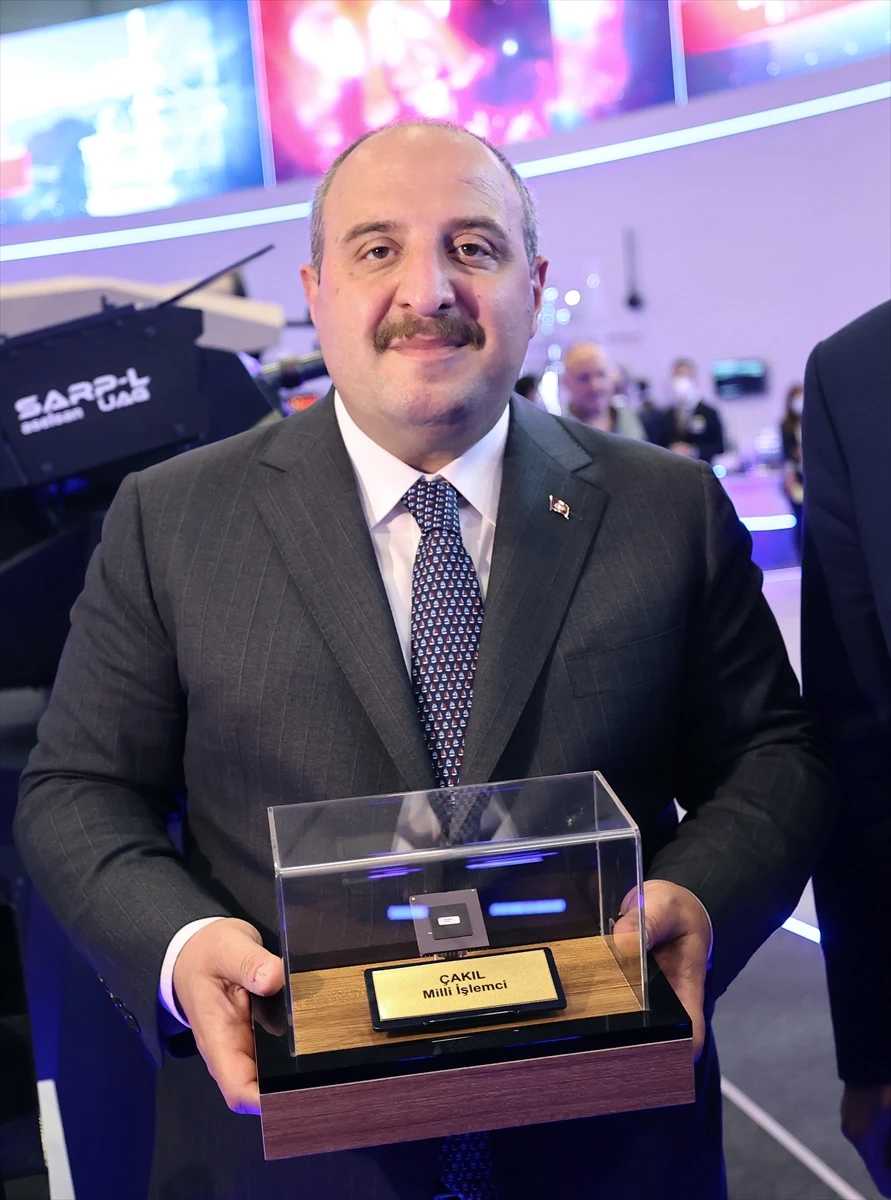 Bakan Varank tanıttı: İşte ilk yerli ve milli işlemcimiz 'Çakıl'