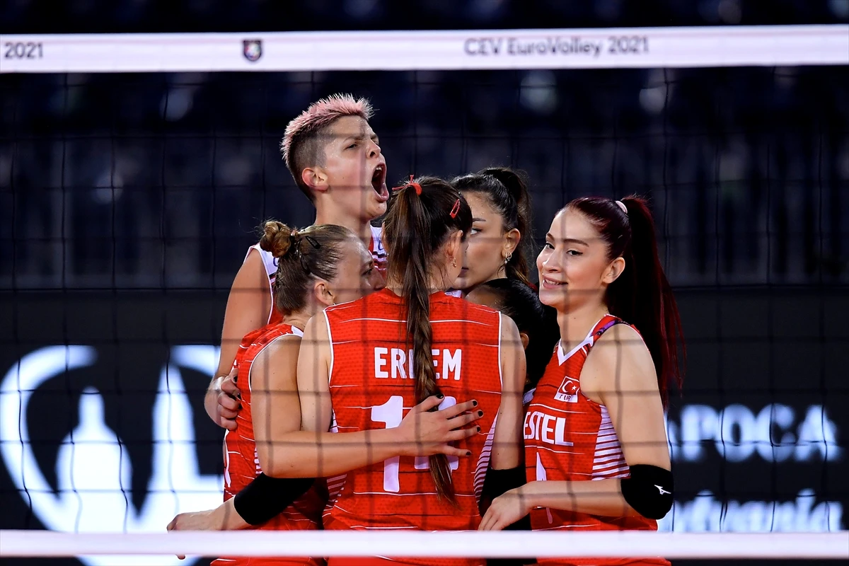 Ebrar Karakurt kimdir, kaç yaşında? A Milli Kadın Voleybol Takımı oyuncusu Ebrar Karakurt biyografisi