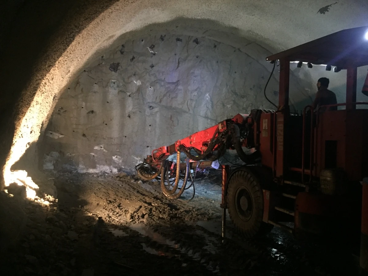 Zigana Tüneli'nde sona yaklaşıldı: 1,5 saatlik yol 40 dakikaya inecek