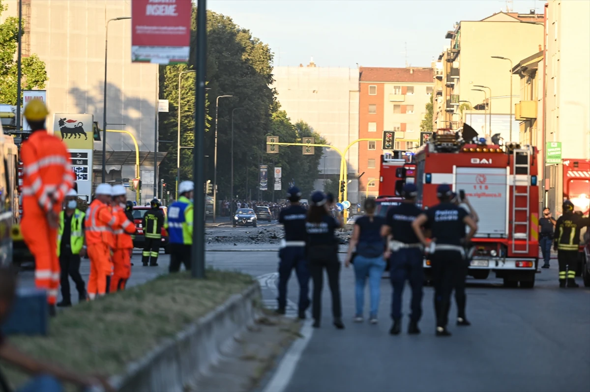 İtalya'da 15 katlı bina alevlere teslim