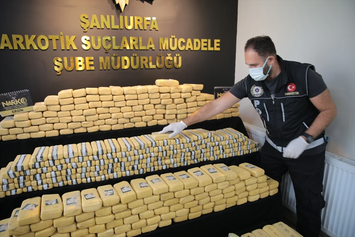 Son dakika! Zehir tacirlerine dev operasyon: 275 kilo eroin ele geçirildi