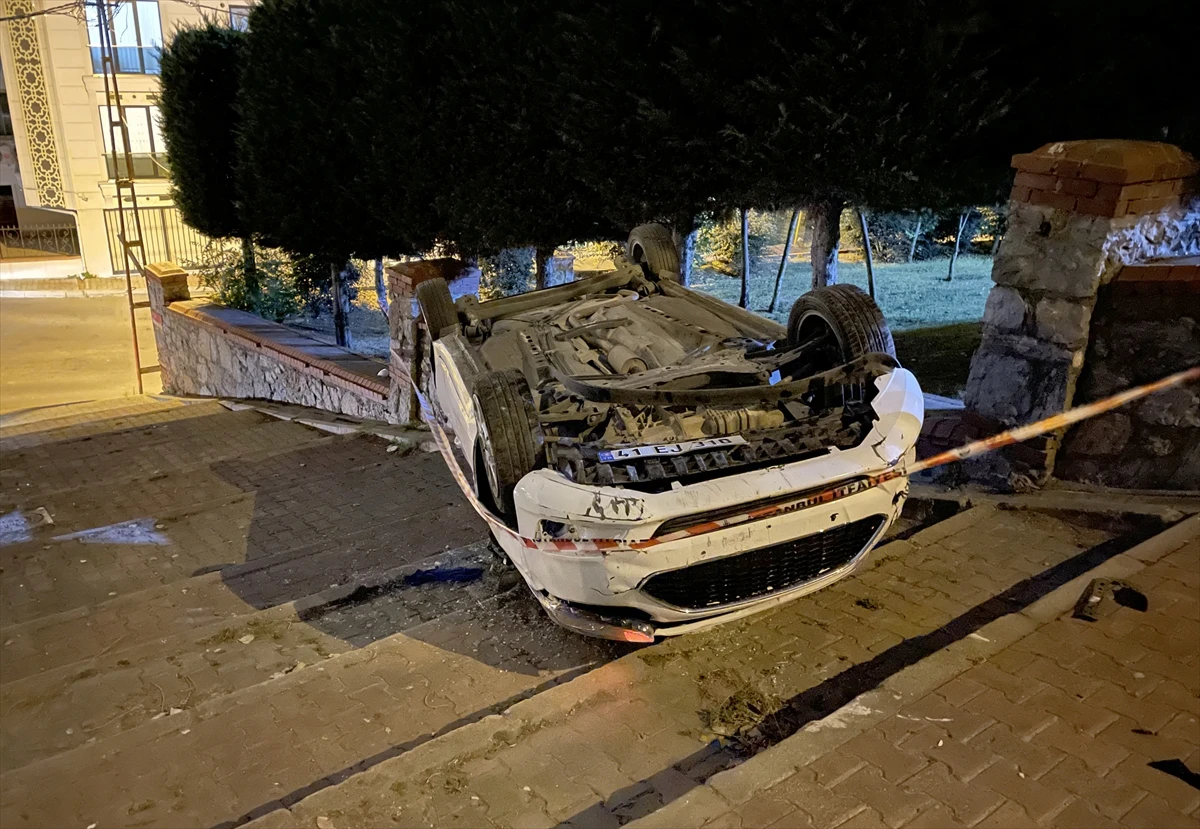 İstanbul'da ilginç kaza: Navigasyona uydu merdivenden uçtu