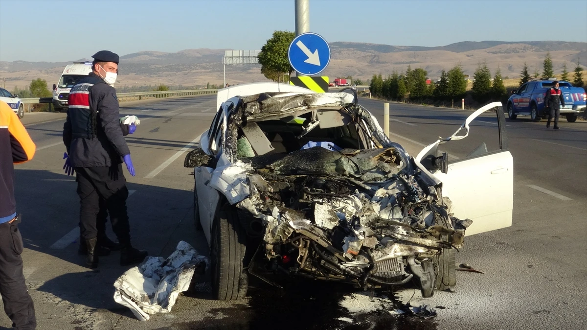 Afyon'da feci kaza: 3 ölü, 1 yaralı