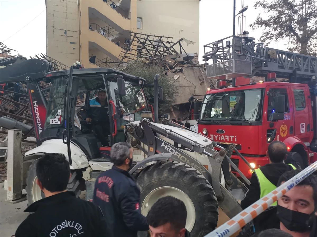 Son dakika! Malatya'da 2 katlı bina çöktü: Enkaz altında kimse kalmadı